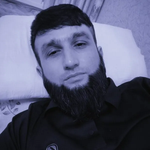 Али
